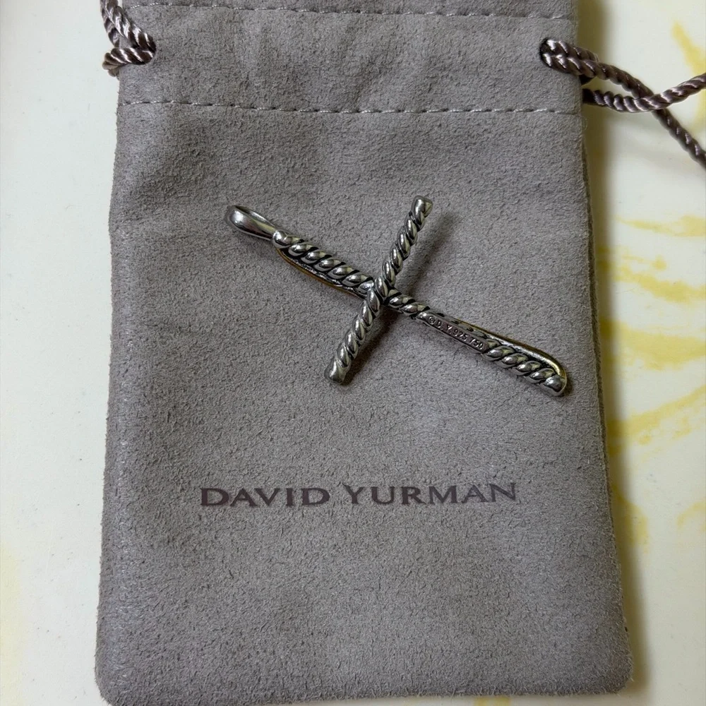 David Yurman cross pendant brushed gold - Picture 5 of 5